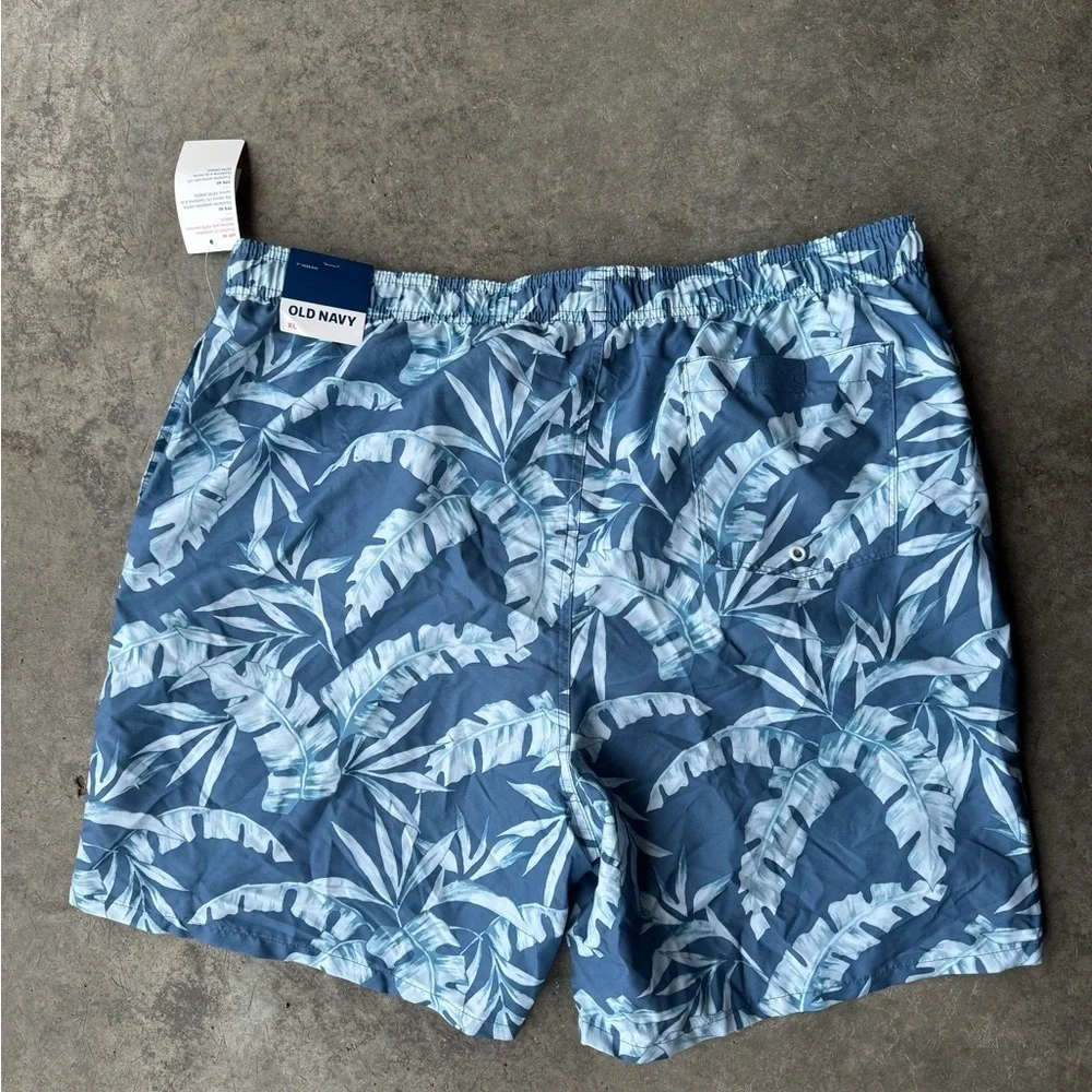 Old Navy leaf print